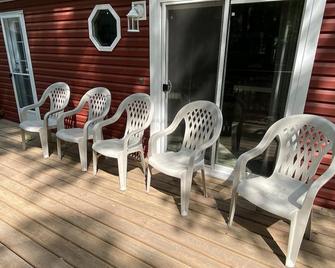 Lincolnwood Tiny House 08 - Birchwood - Patio