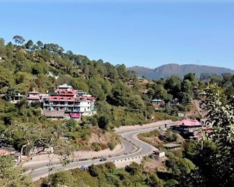 Hotel Pine View Kasauli - Solan - Vista del exterior