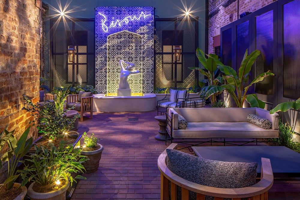 ذي إلايزا جاين، إن ذي آنباوند كوليشكن باي حياة