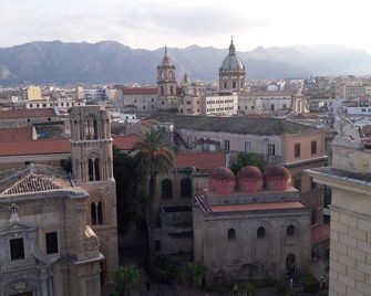 Vucciria Hostel - Palermo - Outdoors view