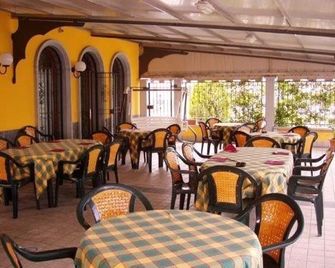 Hotel Ristorante Regina - Castel Gabbiano - Restaurant