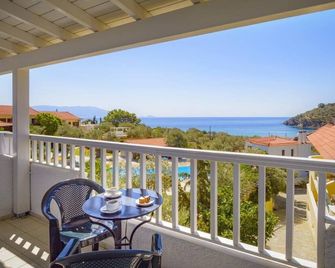Limnionas Bay Village Hotel - Marathokampos - Balcony