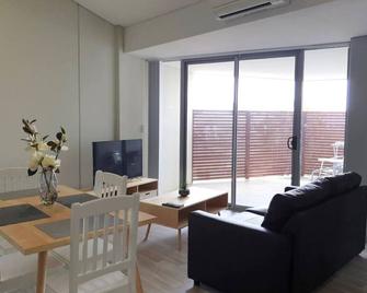 Waverley apartment E-one bedroom wifi available - Perth - Living room