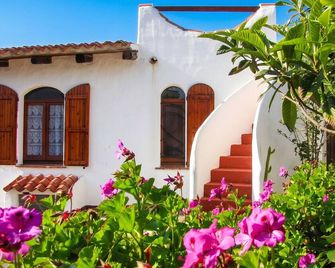 Charming house with sea view in Valledoria - Valledoria