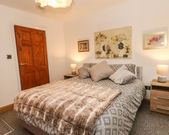 Bella Vita, Pet Friendly, With A Garden In Southport - Southport - Bedroom