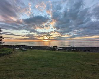 Fundy Sunset Cottage, Oceanfront Tranquility!! - Granville Ferry
