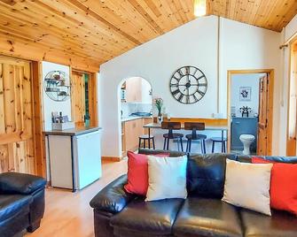 Hooked Rise Holiday Lodge - Honiton - Living room