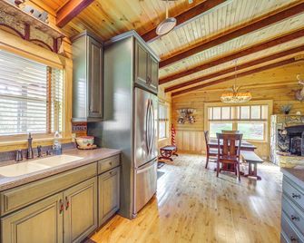 4 Mi to Grandfather Mtn! Family-Friendly Cabin - Little Switzerland