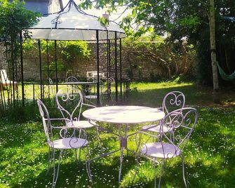 Le Puits, Charming Room Near Chambord, Blois And Cheverny - 몬틸부 - 파티오