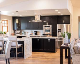 Luxury House/ Private/ Hot Tub/ Lots of Amenities - Lincoln - Kitchen