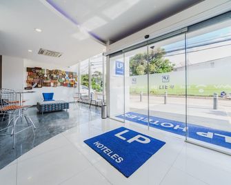 هوتل إل بي إكويبترول - سانتا كروز - ردهة