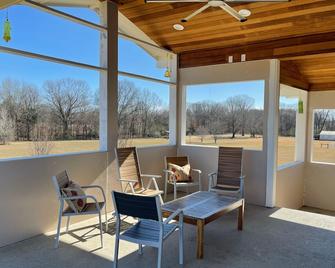 Memphis Meadows - NEW Collierville (TN) Home - privacy with great views - Collierville - Balcony