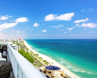 كونراد فورت لوديرديل بيتش - فورت لاودردال - شرفة