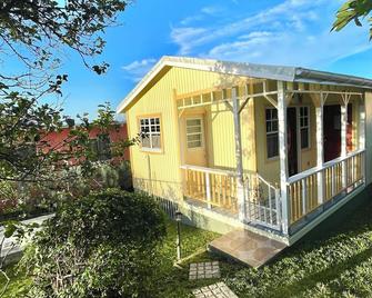 Cozy 1-bedroom house with WiFi, AC in charming St. John's - St. John's - Building