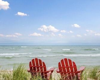 (4 bedrooms and 2 full baths; sleeps 11) - Michigan City - Beach