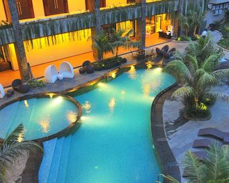 Grand Tjokro Hotel Balikpapan - Balikpapan - Pool