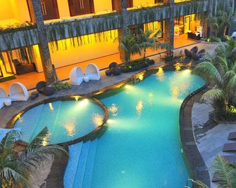 Grand Tjokro Balikpapan - Balikpapan - Zwembad