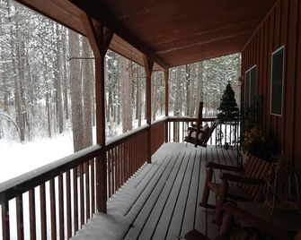 Lake Country Home In The Pines Is A Relaxing Vacation Getaway - Park Rapids - Balkon