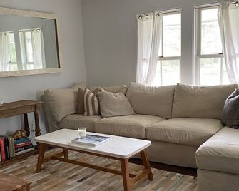 Modern Cottage with New Heated Pool - Mattituck - סלון