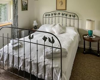Set in open farmland, guests at Edgecoombe look out onto beautiful countryside views. - Shaftesbury - Slaapkamer