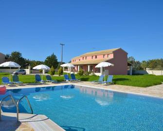 Megali Luxuries Apartments - Sidari - Pool