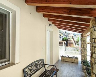 The Roots - Apartment 2 - Sanza - Balcón