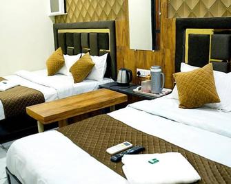 Hotel Mahalok Palace - Udždžain - Ložnice