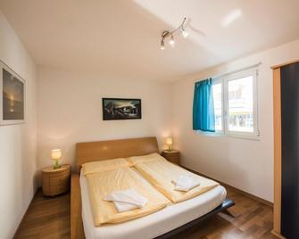 Holiday Apartment Alpenblick - Brienz - Bedroom