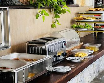 Fort Edge Retreat - Unawatuna - Buffet