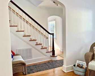 Tuckaway Cove Private, relaxing waterfront property; close to everything! - Easton - Stairs