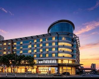Tuk China Light Residence Hotel (Taizhou Luqiao Airport Branch) - Taizhou - Building