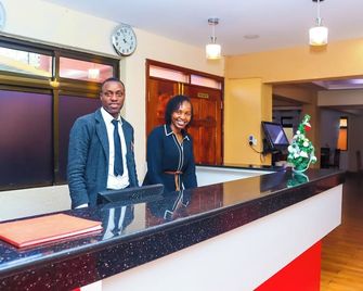 키안다니 호텔 마차코스 - 마차코스 - 프론트 데스크