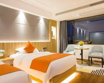 Longquan Hotel (Haikou Qilou Old Street Branch Youyi Commercial Plaza Branch) - Haikou - Bedroom