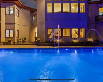 Spacious secluded 5bedroom 8bath estate in charming Prescott with pool - Prescott - Piscina