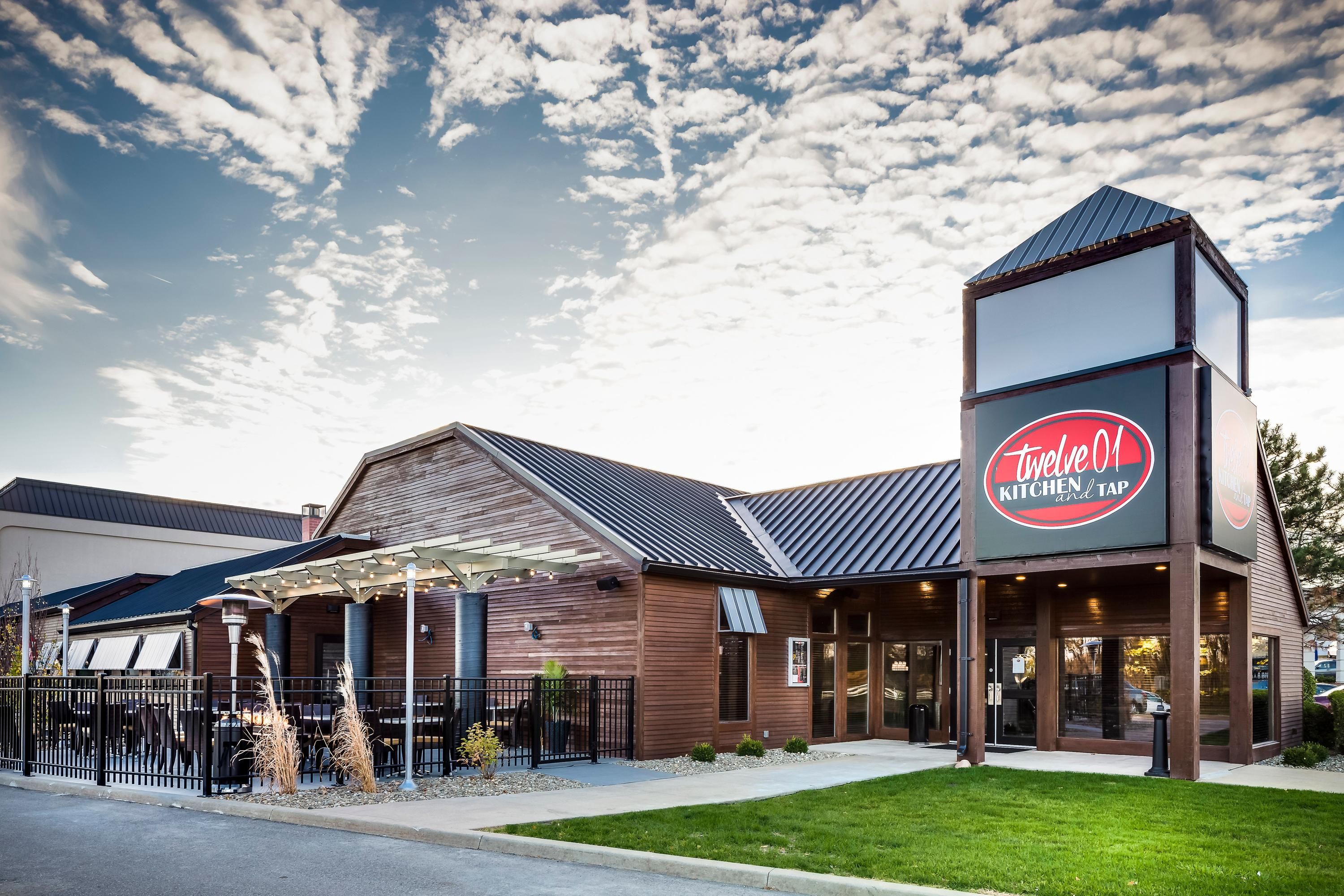 Holiday Inn Coralville - Iowa City By IHG - Coralville - Building
