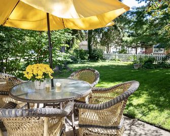 Charming townhouse in historic quiet neighborhood - Dearborn - Patio