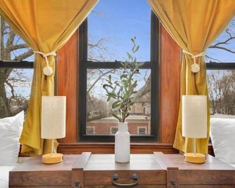 Golden Gem in Heart of East Rock Quiet 3BR Near DT and Yale - New Haven - Bedroom
