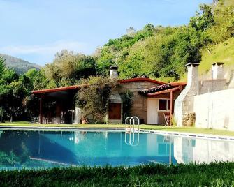 Elegant Villa with Panoramic Views in Caniçada - Caniçada - Piscina