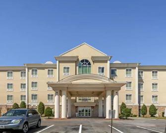 Lake Texoma Inn and Suites - Denison - Building