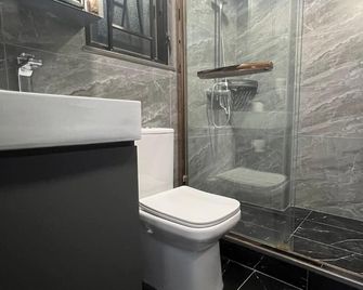 Check Inn HK - Hong Kong - Bathroom