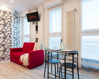 Front Station Apartment - Stazione Centrale di Bologna - Bolonya - Oturma odası