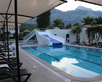 Hotel Gold Stone - Beldibi - Basen