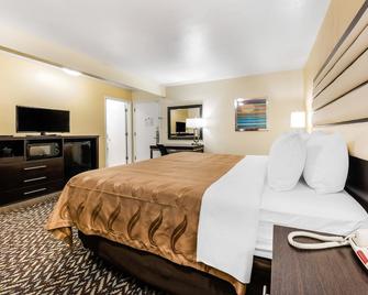 Quality Inn & Suites Capitola By the Sea - Capitola - Bedroom