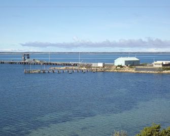 Kirazz - Kingscote - Vista del exterior