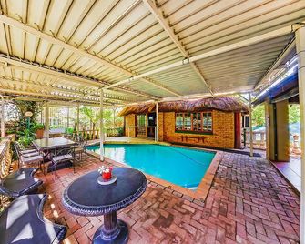 Amper Bo Guest House - פרטוריה - בריכה