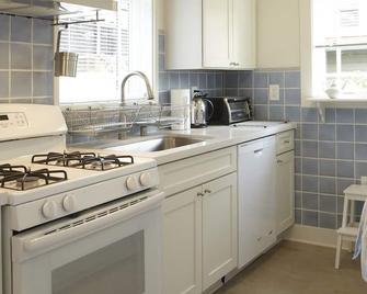 Brand New Cottage In Great Berkeley Neighborhood. - Berkeley - Kitchen