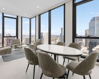 Meriton Suites Melbourne - Melbourne - Essbereich