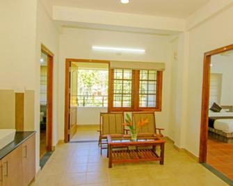 Dakshin Ghats - Tariyode - Living room