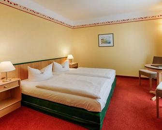 Hotel Garni Nussbaumhof - Koserow - Schlafzimmer