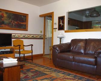 A great space in Downtown WG for your large group gatherings or family reunions. - Watkins Glen - Living room